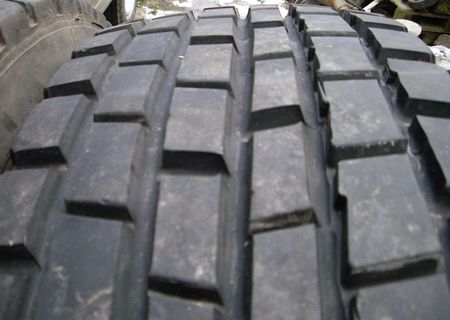 Vand cauciucuri Michelin 315/80 R 22.5 C