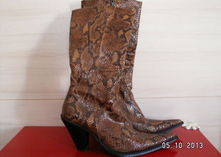 vand cizme din piele de crocodil