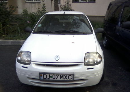 Vand clio alb