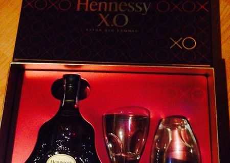 Vând cognac Hennessy XO edition limited