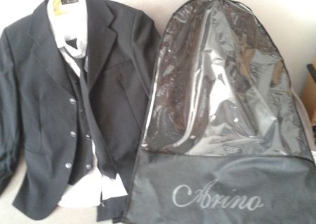 Vand costum ocazie baiat 10-12 ani (6 piese) Vand costum ocazie baiat 10-12 ani (6 piese)