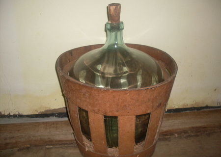 Vand Damigene vin,Baloane sticla pt. vin, Borcane mari de sticla, Sticle sifon Vand Damigene vin,Baloane sticla pt. vin, Borcane mari de sticla, Sticle sifon