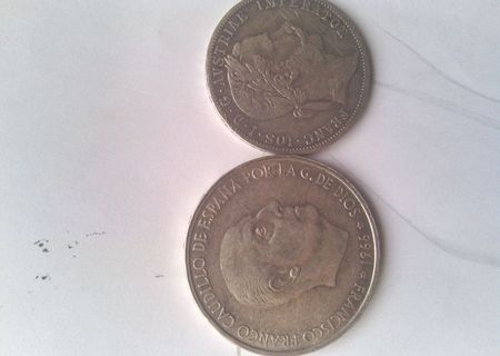 vand doua monede vechi de argint