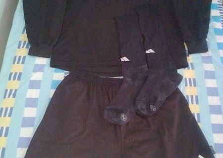 Vand echipament arbitru ADIDAS la super pret! Vand echipament arbitru ADIDAS la super pret!