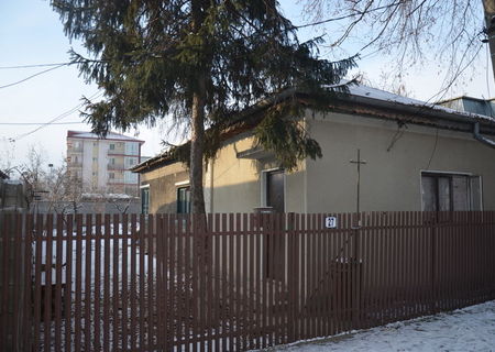 Vand foarte urgent Teren + casa demolabila