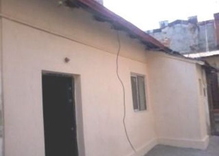 vând garsonieră [Buc.,sect.4,str.11-Iunie,nr.32-A,...(zona P-ţa.Unirii)], f.f.convenabil