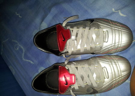 Vand ghete de fotbal nike