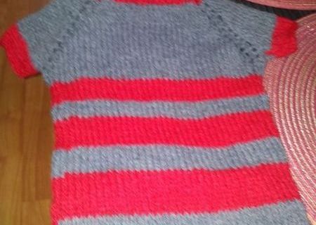 Vand hainute handmade la comanda ptr catelusi