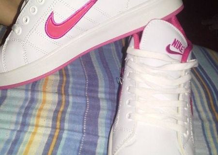 Vand incaltaminte nike noi