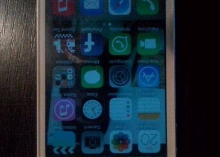 Vând iPhone 4alb,neverlock,16GB cu 700lei sau schimb cu Samsung  S3 si dau diferența