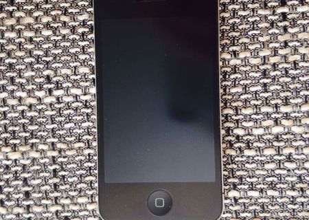 Vand Iphone 4s apoape nou