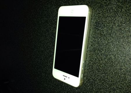 Vand iPhone 5 alb, neverlock, ca nou