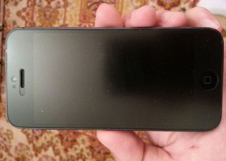 Vand iPhone 5 negru neverlocked