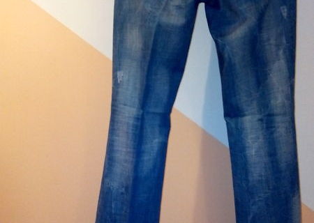 vând jeans