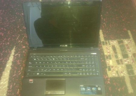 vand laptop asus in stare foarte buna