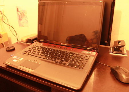 vand Laptop TOSHIBA QOSMIO x770-128 un acumulator in plus cadou+acte cu garantie
