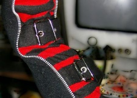 vand manusi punk rock gotice rosu negru catarame