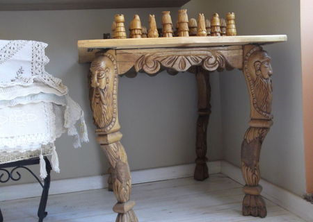 Vand masa Sah piese sculptate