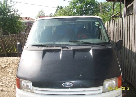 vand masina pentru transport persoane sau dezmembrari