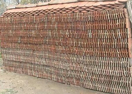 Vand materiale constructii din demolari: tigla.....