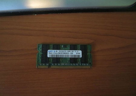 Vand memorie RAM 1Gb pentru laptop.