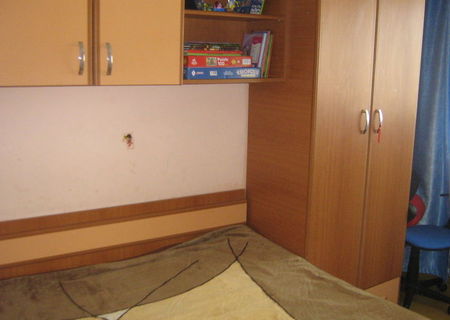 Vand mobila de dormitor