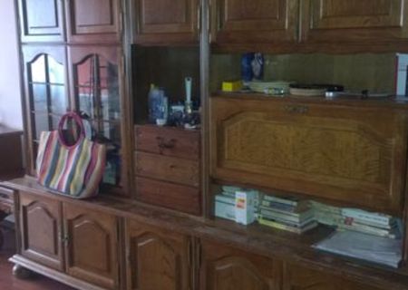 vand mobila sufragerie in stare foarte buna ideala pentru camere de apartament