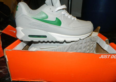 Vand Nike Airmax gri cu verde!!!