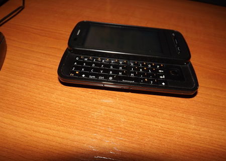 Vand Nokia C6 stare foarte buna