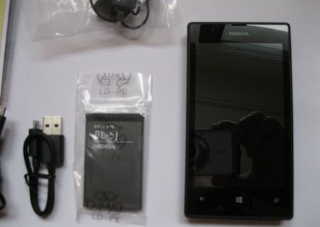 Vand Nokia Lumia 520 negru, NOU!!! + Bonus
