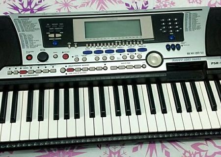 Vand orga YAMAHA PSR-550 - impecabila