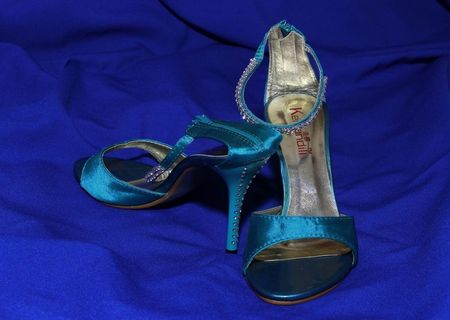 Vand pantofi dama