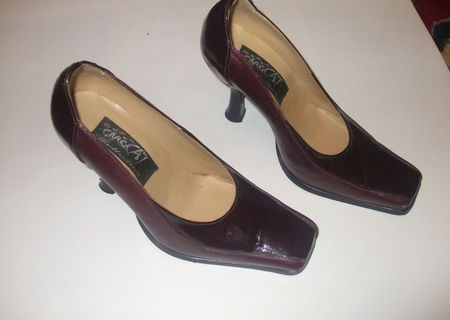 Vand pantofi de gala