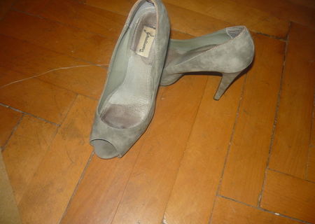 vand pantofi de piele stradivarius