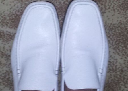 vand pantofi firma hugo boss albi pret 450 lei