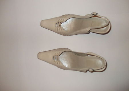 Vand pantofi mireasa