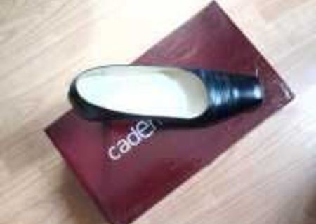 Vand pantofi piele de dama ocazie