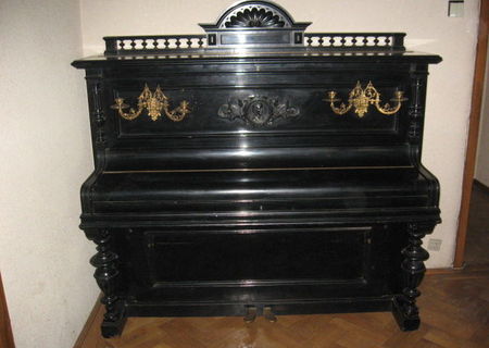 Vand pianina Bluthner din seria 63000