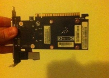 Vand placa video nVidia GT 520 64 biti DDR3