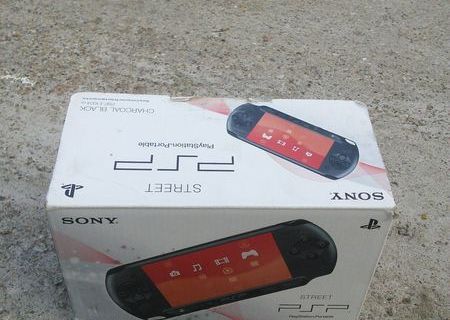 Vand psp e1004 cu 2 jocuri:fifa 2012 si gta,este modat.