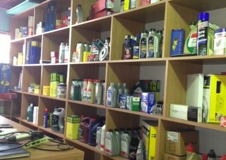 vand rafturi si vitrina