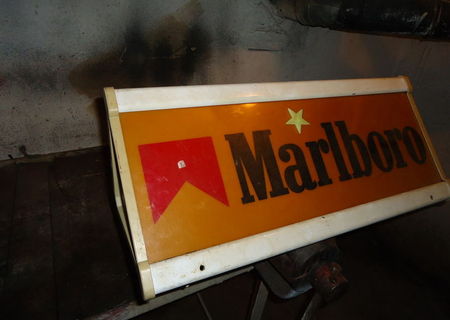 vand reclama luminoasa marllboro