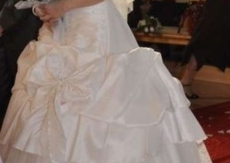 Vand rochie de mireasa