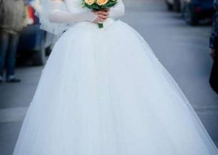 Vand Rochie de Mireasa - 500 de lei Negociabil Vand Rochie de Mireasa - 500 de lei Negociabil