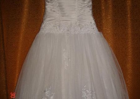 Vand rochie de mireasa marime 36/S-38/S Vand rochie de mireasa marime 36/S-38/S