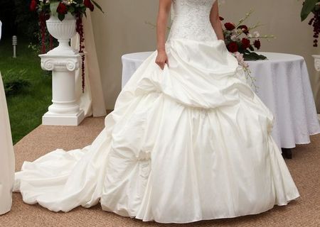 vand rochie de mireasa tip printesa vand rochie de mireasa tip printesa