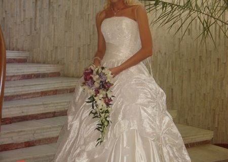 Vand rochie mireasa model Lorange