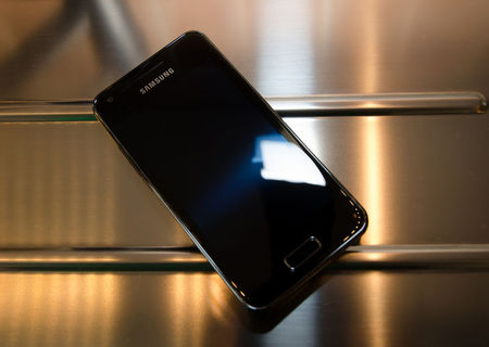 Vand Samsung i9070 S advance black, la cutie originala ( casti, cablu usb, incarcator, manual) + GARANTIE + husa piele originala s advance.