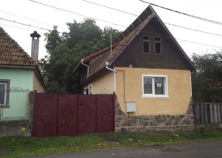 Vand sau schimb casa 3 camere cu apartament 2 camere + diferenta Vand sau schimb casa 3 camere cu apartament 2 camere + diferenta