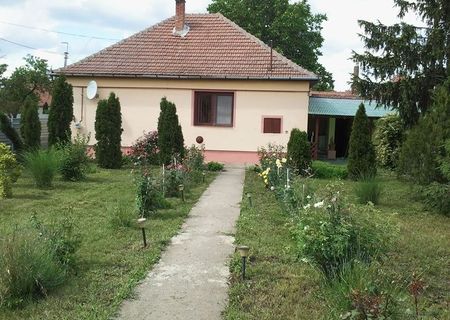 Vand sau schimb casa in Battanya (Ungaria) cu casa/apartament in Arad